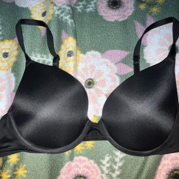 Pink Bras - Picture 1 of 6